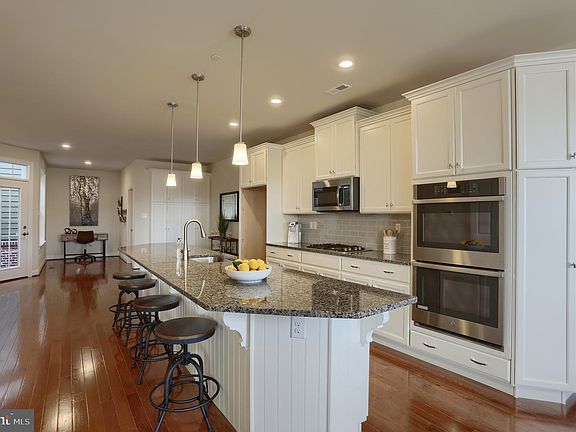 4th image of 142 Shilling Ave