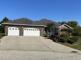 1944 Waverly Ct, Sheboygan, WI 53083