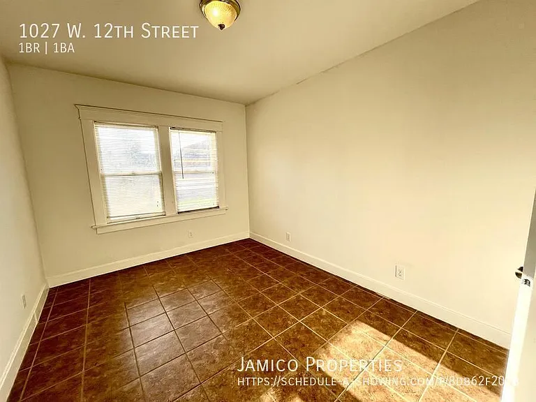 1027 W 12th St — Photo 12