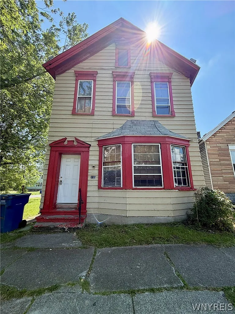 3 bed, 1.0 bath, 970 sqft, $1,300 — Photo 2