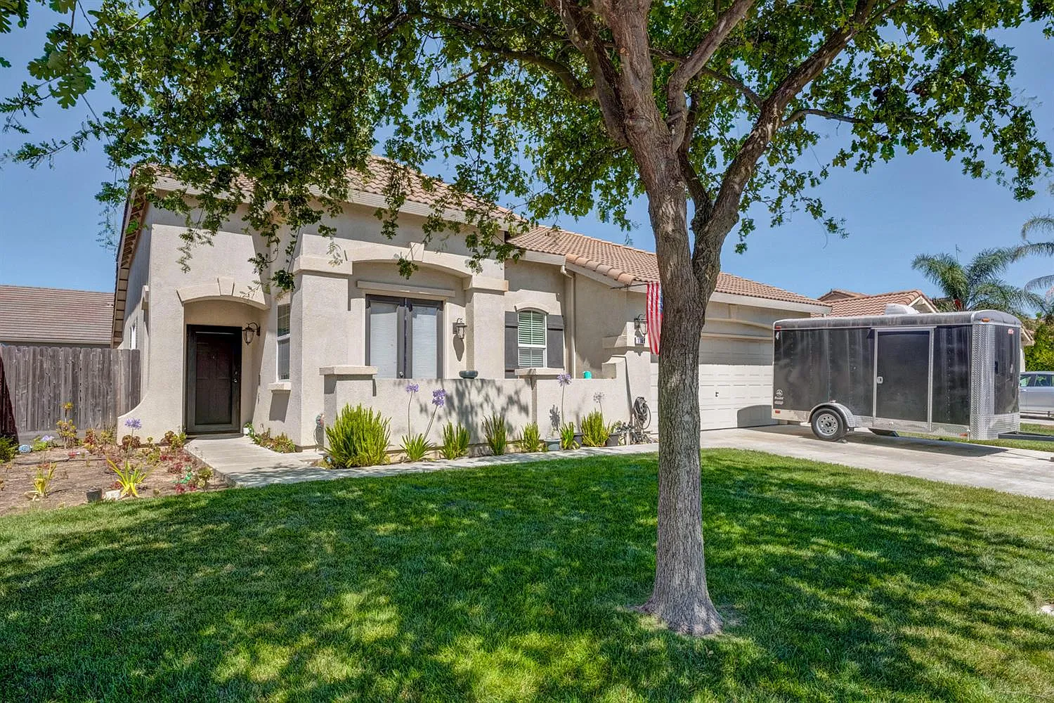 1169 Fernwood Way photo 1