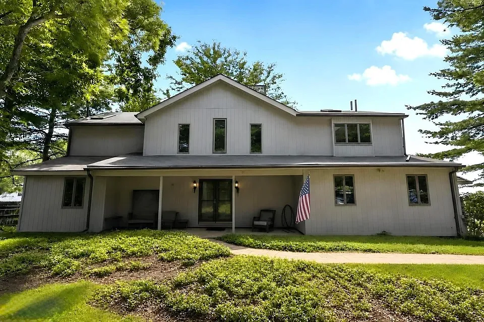 1210 N Trooper Rd