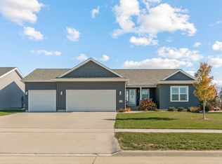 1632 Rocky Ridge Rd, Cedar Falls, IA 50613