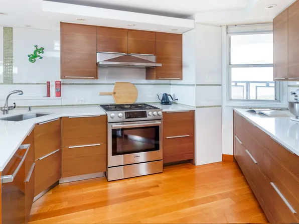 5700 Arlington Avenue image 5 of 12