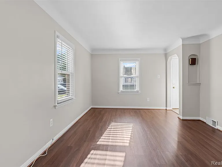 24696 Wilmot Ave — Photo 5