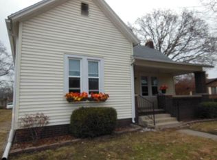 128 W 5th St, Flora, IL 62839