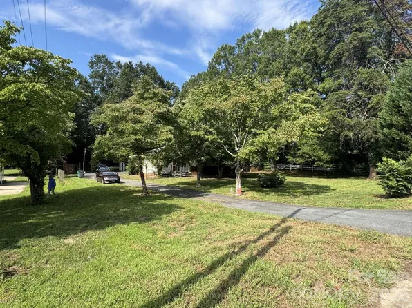 7214 Lawyers Rd, Charlotte, NC 28227
