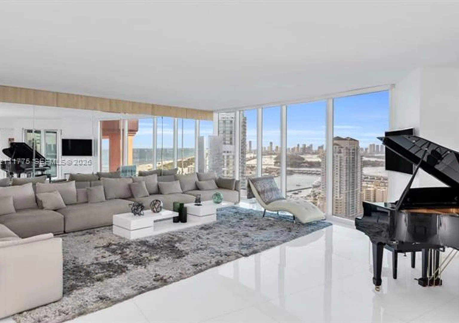 300 S Pointe Dr cu-3105, Miami Beach, FL 33139 — Photo 1