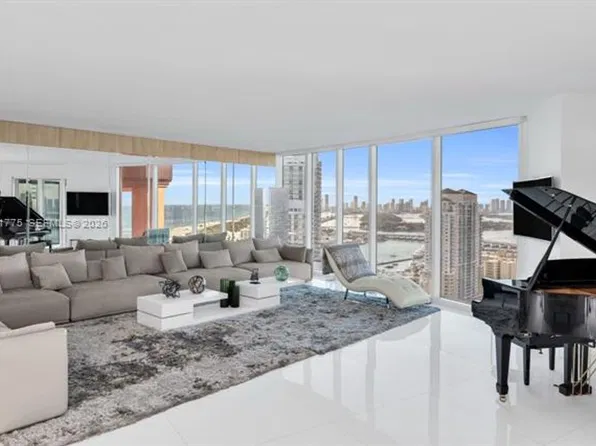 300 S Pointe Dr, Miami Beach, FL
