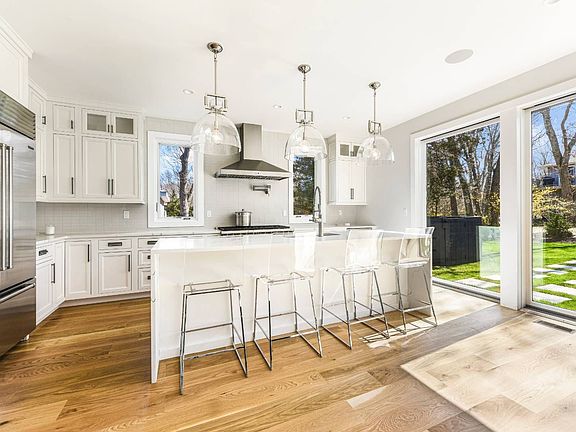 5th image of 44 Richards Dr