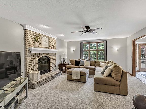 3rd image of 5415 Oakwood Dr