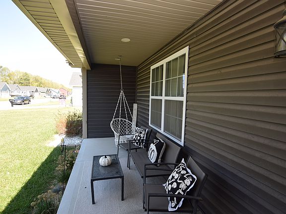 3rd image of 54 Crestwood Ave