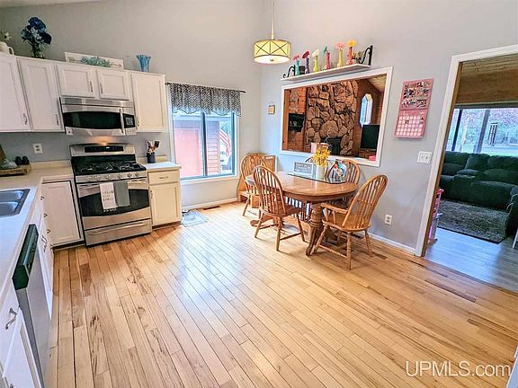 5th image of 834 Lakewood Ln