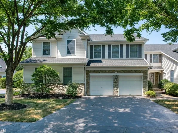 17 La Costa Dr, Clinton Twp., NJ 08801