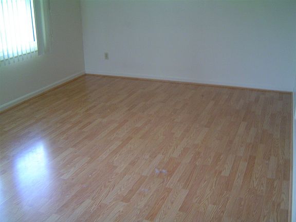 2nd image of 1370 Northampton Ct