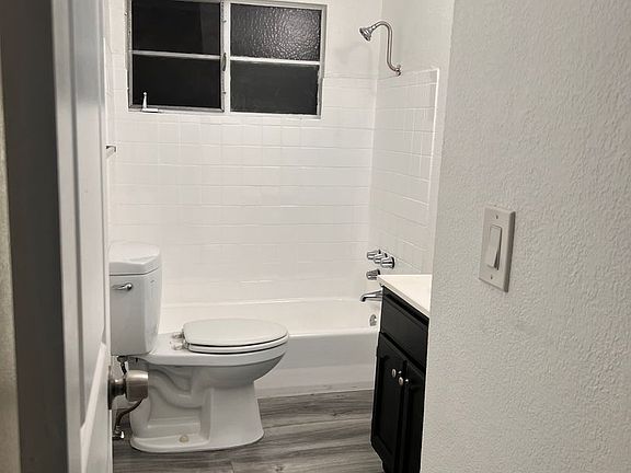 5th image of 2720 Randolph St APT 209
