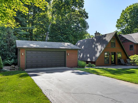 3rd image of 2488 Lakefront Dr
