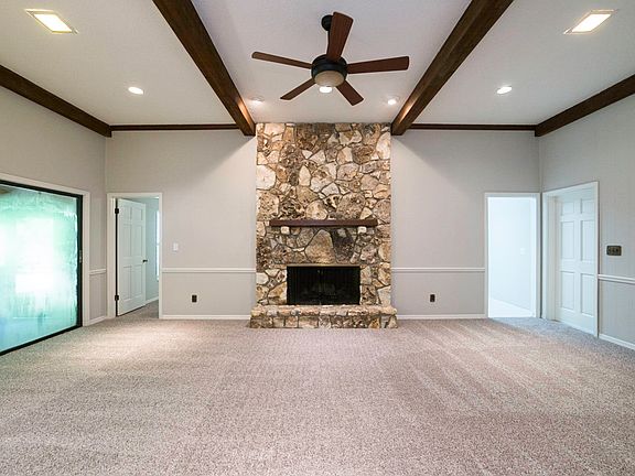 4th image of 104 Wax Myrtle Ln