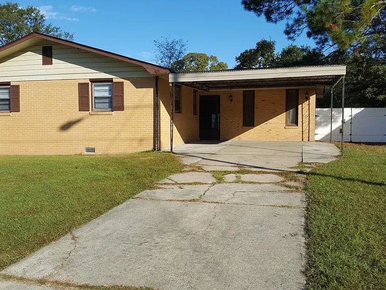 103 Karen Dr — Photo 1