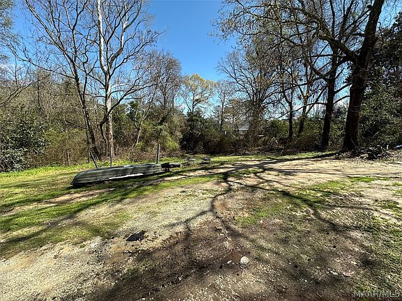 3rd image of 210 Lee Rd