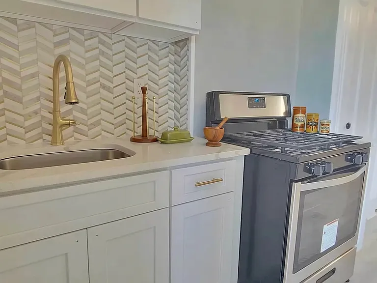1672 Jefferson Ave #1A — Photo 5