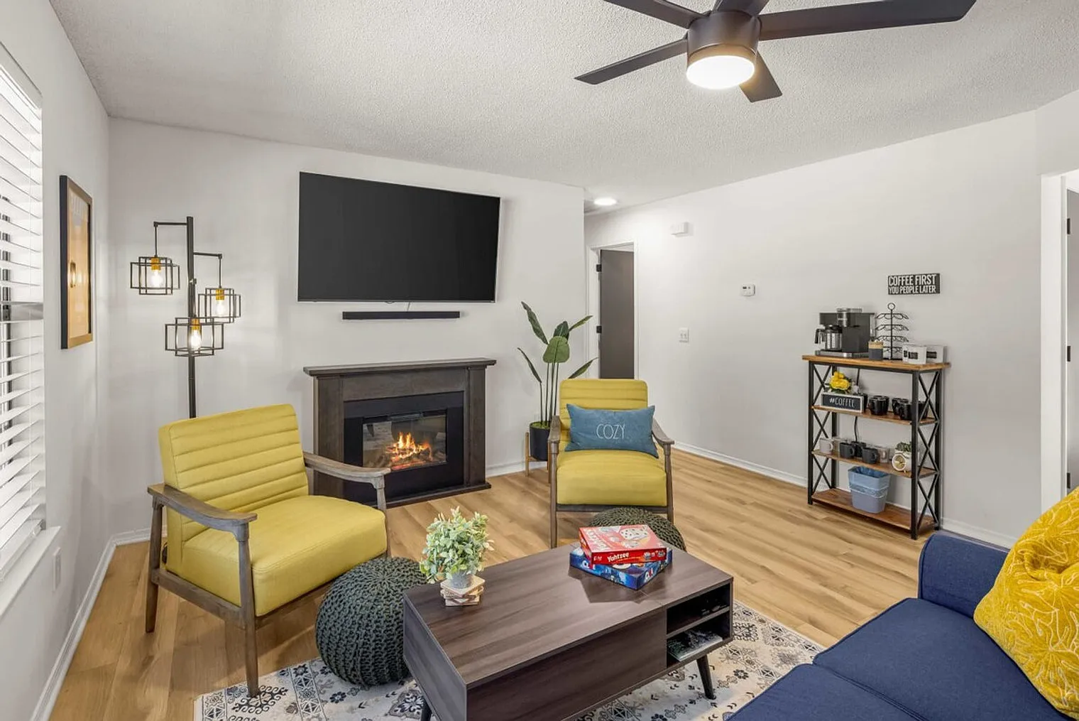 2 bed, 2.0 bath, 1044 sqft, $2,364 — Photo 2