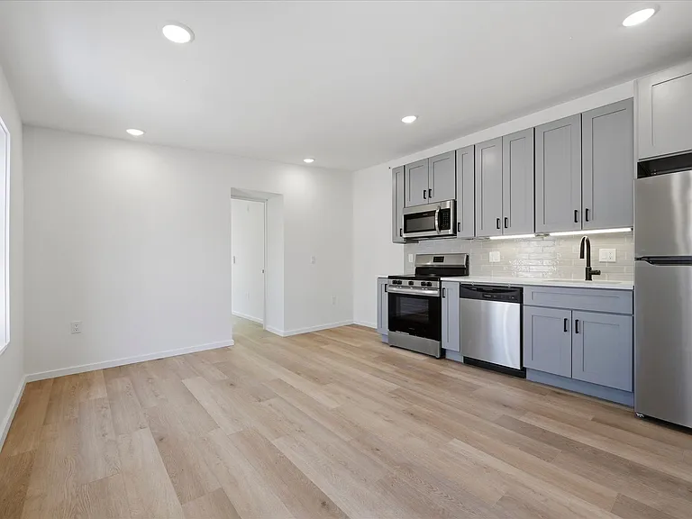 627 N 16th St — Photo 10