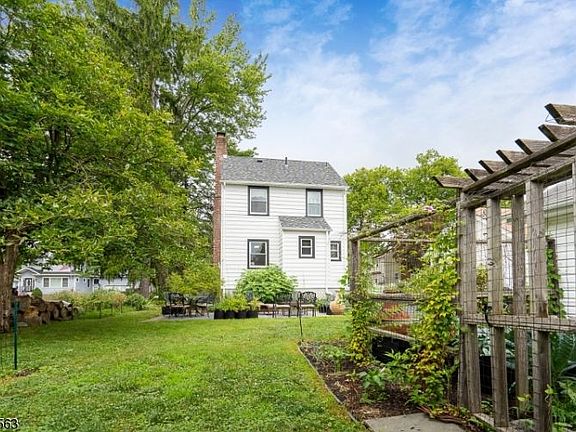 3rd image of 32 Saint Charles Ave