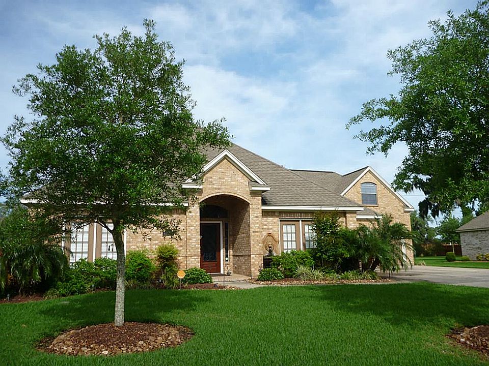 1st image of 303 Deerwood Dr