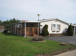703 Pebble Dr, Holley, NY 14470