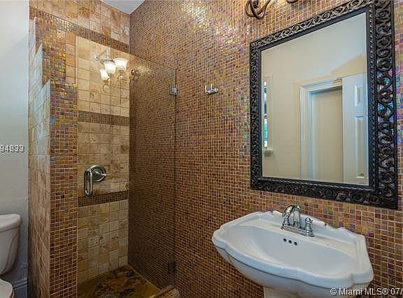 4th image of 5721 Maggiore St