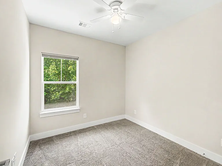 221 Stonecrest Cir — Photo 36