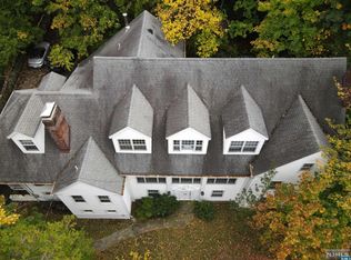 100 Knapp Ter, Leonia, NJ 07605