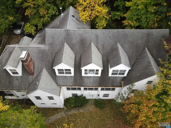 100 Knapp Ter, Leonia, NJ 07605