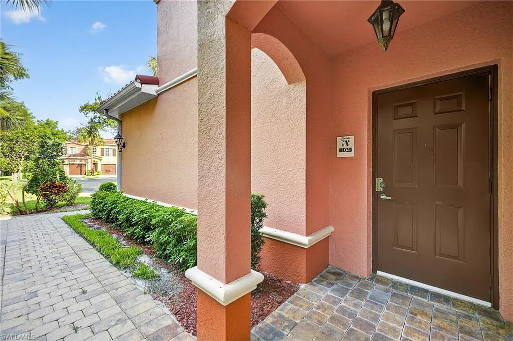 1 bed, 1.5 bath, 1170 sqft, $1,800 — Photo 3