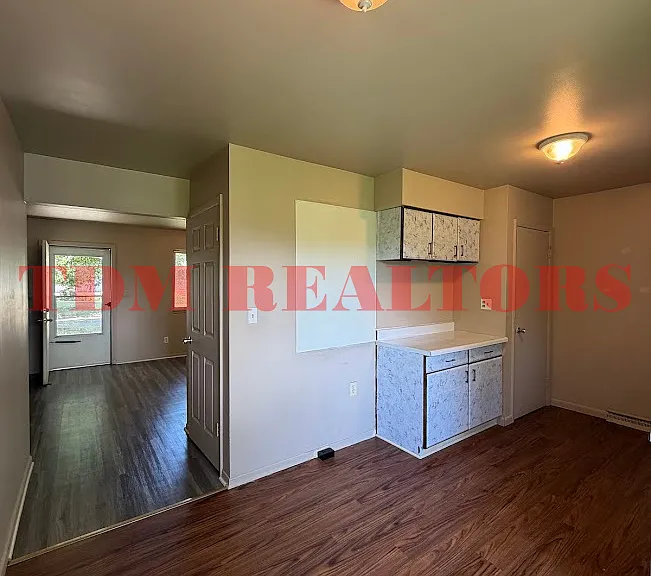 3742 Holly Ave — Photo 5