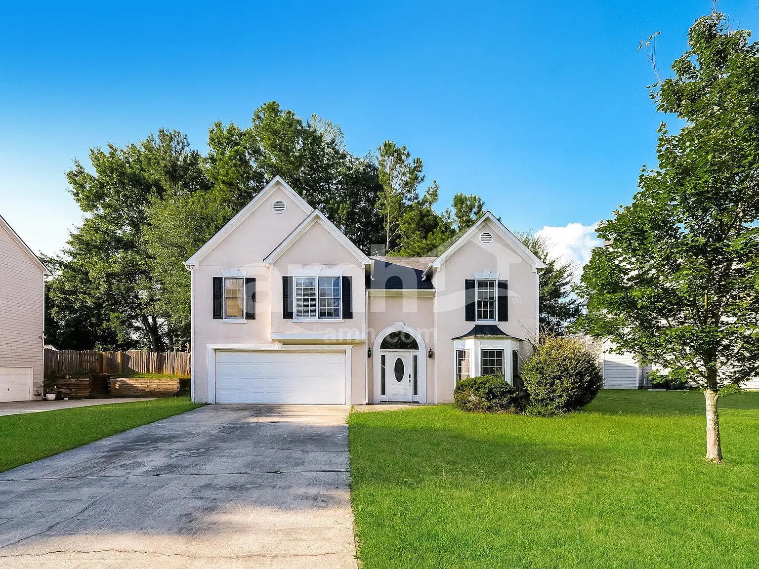 3 bed, 2.5 bath, 1853 sqft, $2,240 — Photo 1