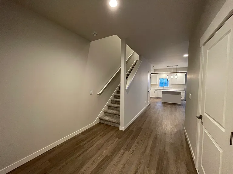 1030 Finch Ln #H — Photo 10