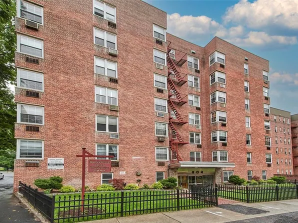 804 Bronx River Road #1E, Yonkers, NY 10708