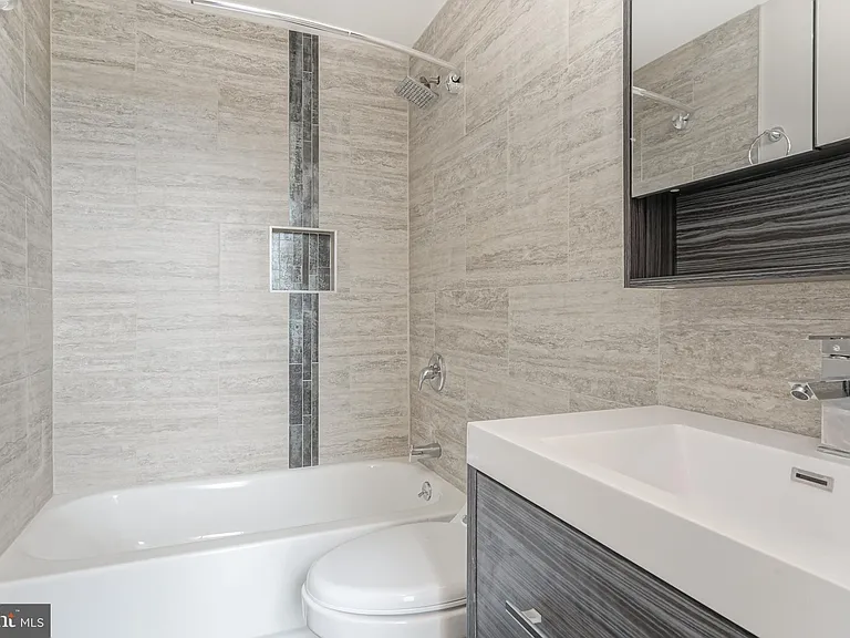 2162 E Norris St #402 — Photo 4