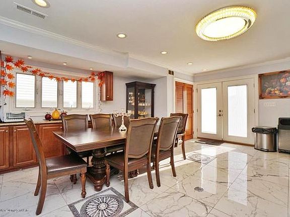 2nd image of 82 Thornycroft Ave #1