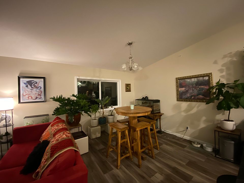 2nd image of 404 Riverpointe Ct