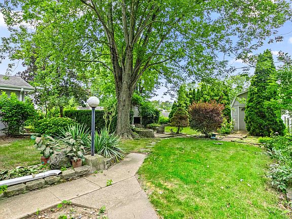 5th image of 414 Whippoorwill Dr