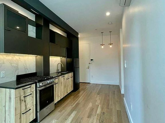 3rd image of 1054 Dean St #3G