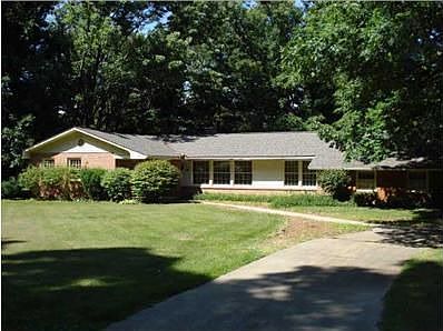 2nd image of 211 Laurel Ln