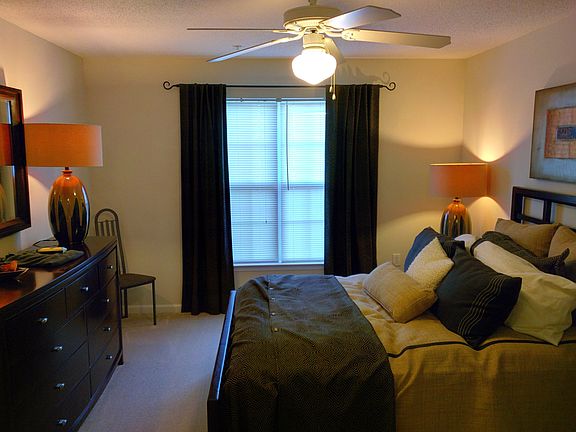 Bedroom Photo 2