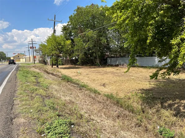 606 W McAlpine St, Navasota, TX 77868