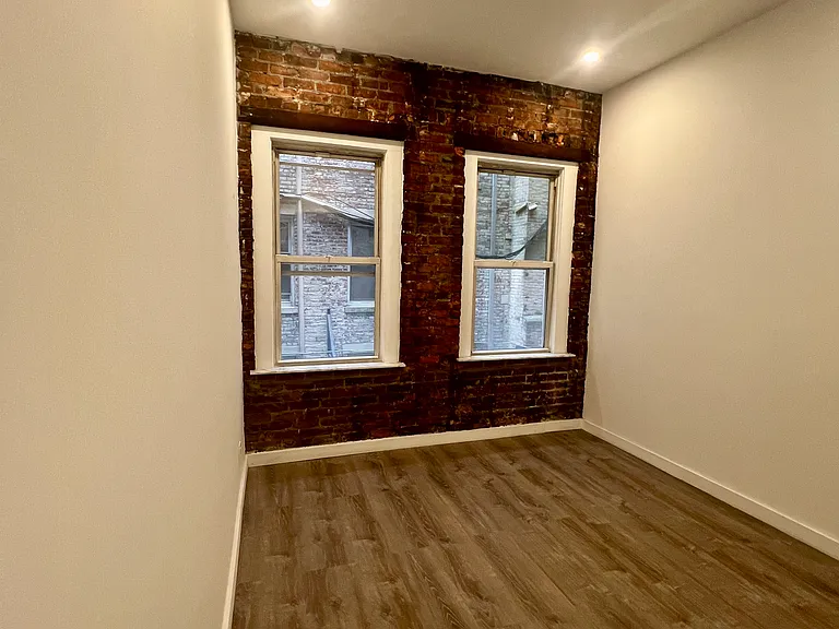 111 Peterborough St #4 — Photo 6