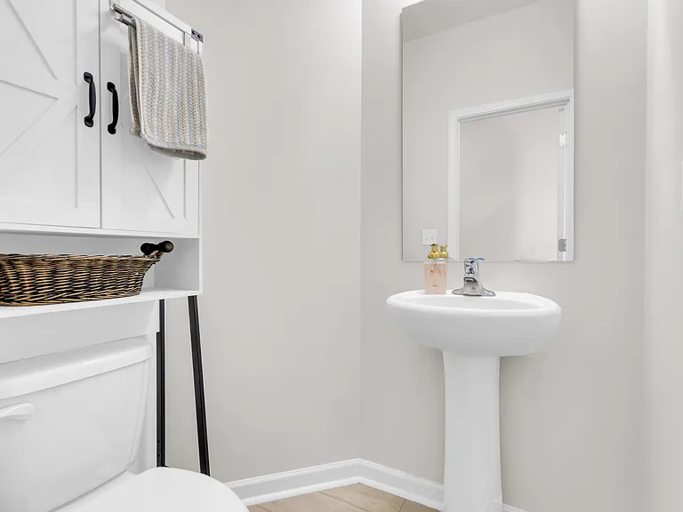 1110 Silverbend Trl — Photo 24