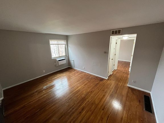 2nd image of 3217 Russell Blvd APT 12